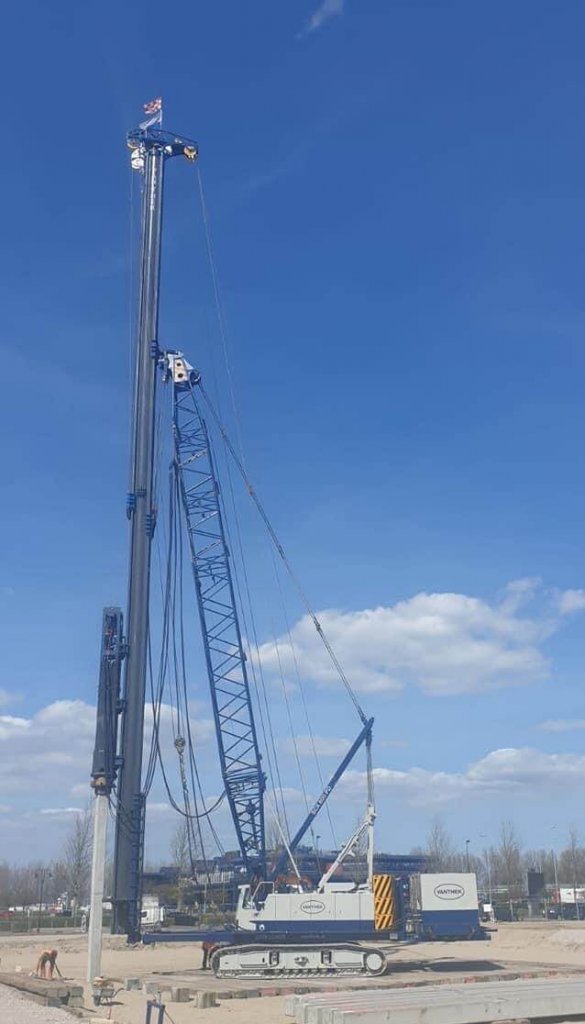 piling rig with new live mast